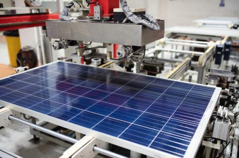 Fabrication des panneaux solaires et écrans LED : des filtres sont indispensables