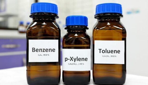 Quels médias filtrants sont compatibles avec des solvants type toluène et xylène ?